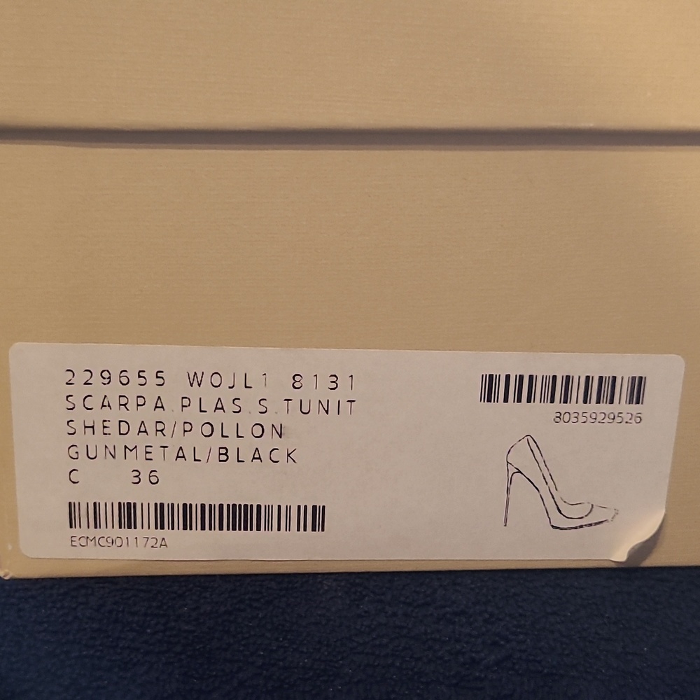 Heels - Picture 3 of 3